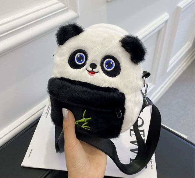 保留中。再お値下げ！パンダモコモコショルダーバック。 パンダの2wayショルダーバッグ ショルダーバッグ moonbird 通販